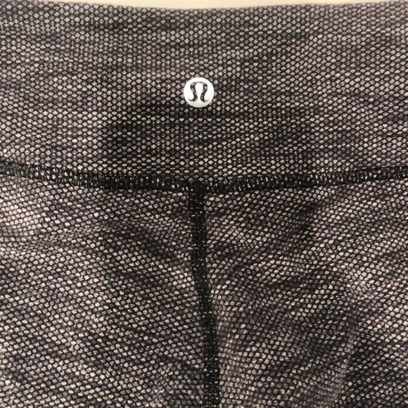 Lululemon Gradient Grey 3/4 Leggings - Picture 3 of 3